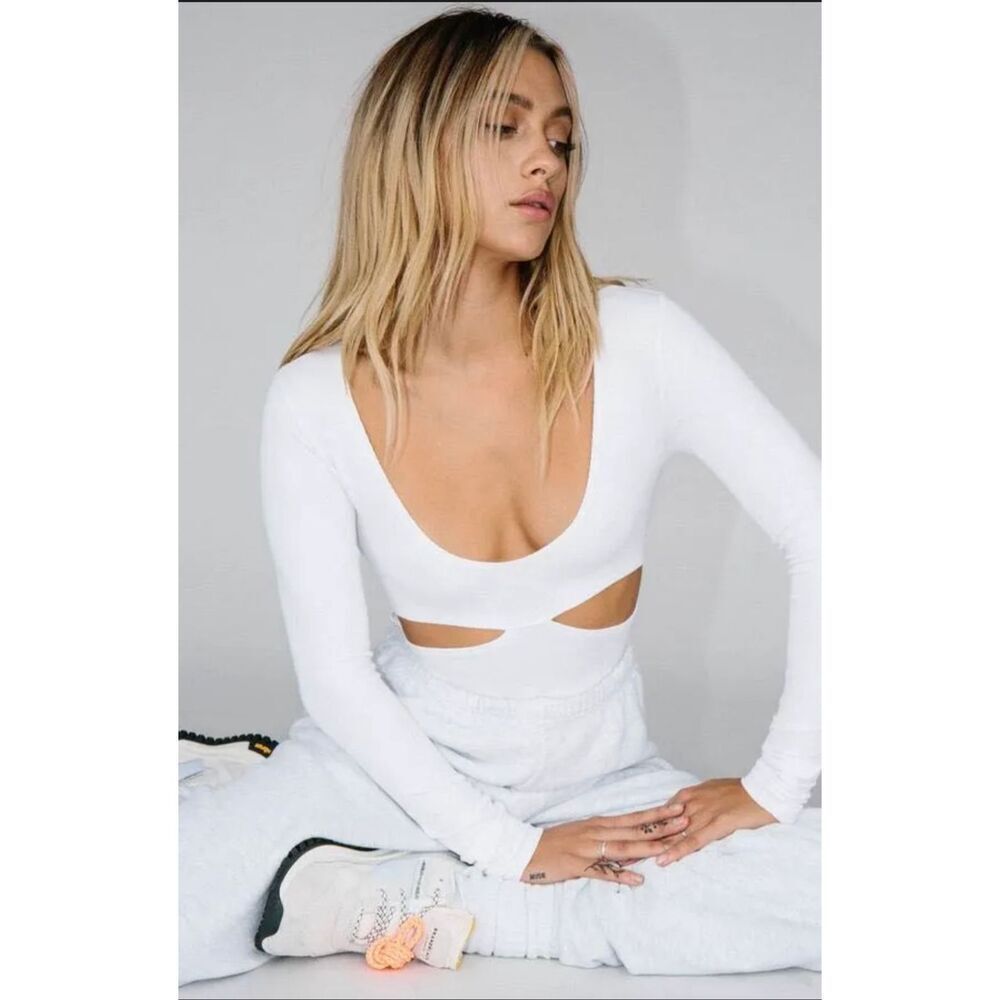 JOAH BROWN FITTED CUTOUT LONG SLEEVE TOP - Picture 3 of 12